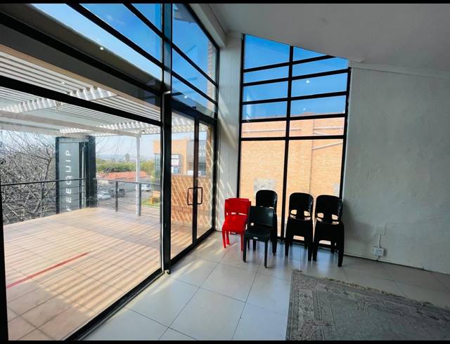 198M² RETAIL FOR SALE IN LONEHILL